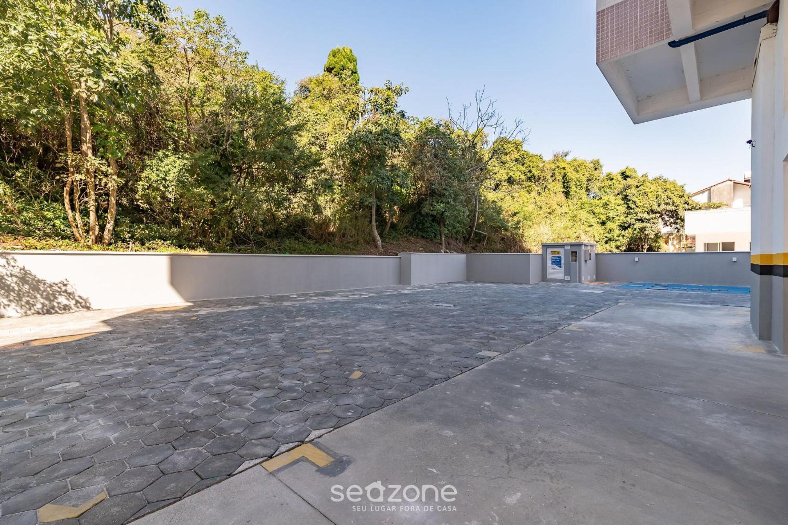 Apartamentos a 140m da praia Floripa-SC IAPs