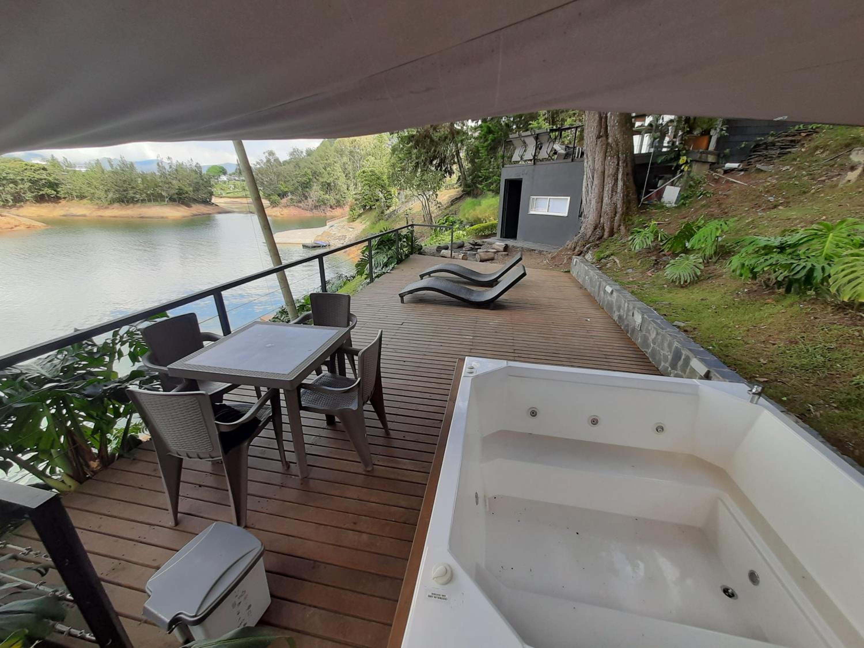 Cottage on the Lake - Cabaña privada - Guatapé - Jacuzzi