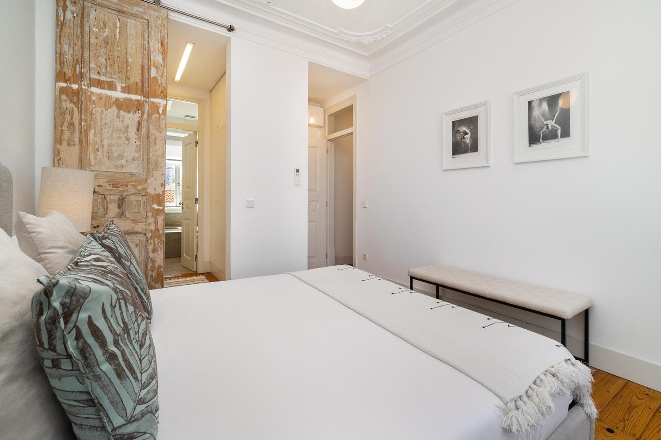 WHome Classic Beauty & Modern Retreat in Rato view 2