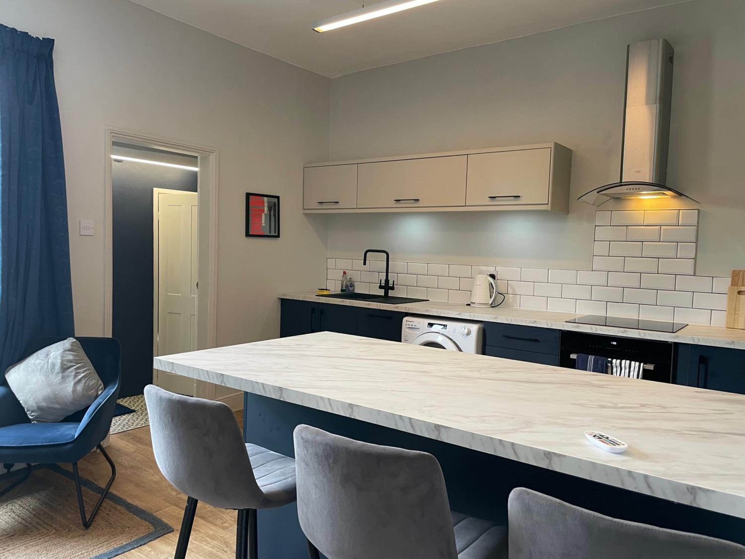 Comfy 1BD Retreat in the Heart of Alderley Edge view 3