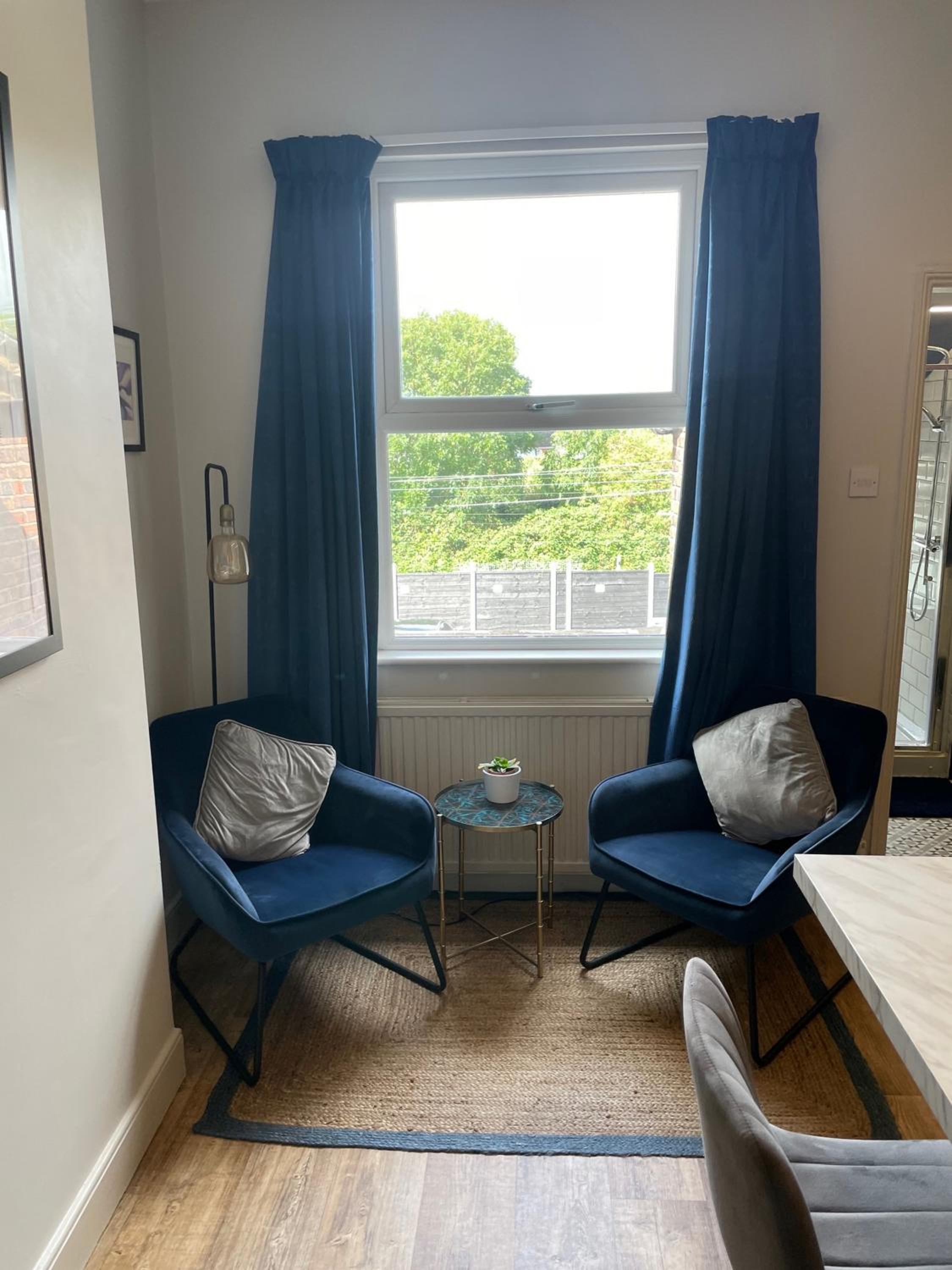 Comfy 1BD Retreat in the Heart of Alderley Edge view 4