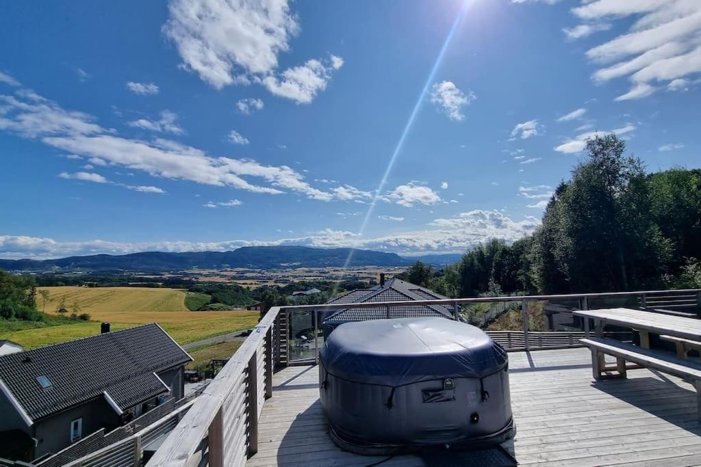 Hus i Trondheim med panoramautsikt nær Granåsen skistadion VM2025 view 5