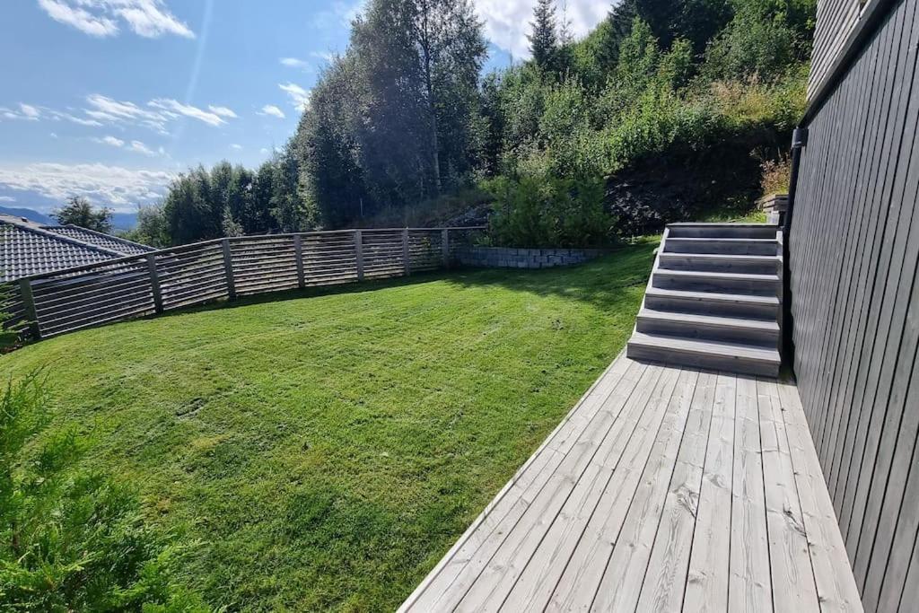Hus i Trondheim med panoramautsikt nær Granåsen skistadion VM2025 view 3