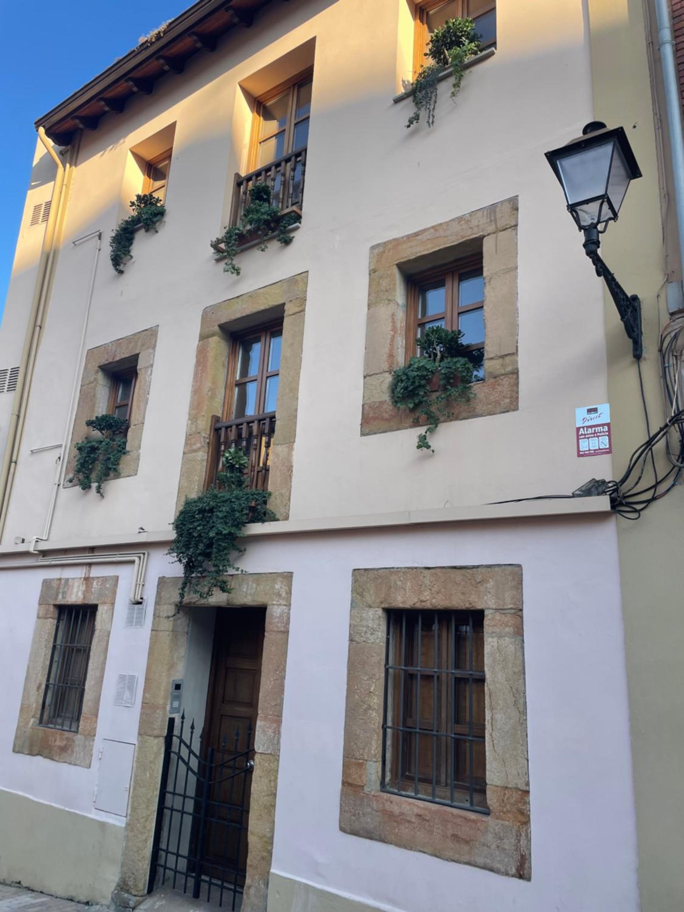 Cool apartment for 4 at the Medieval Quarter view 4