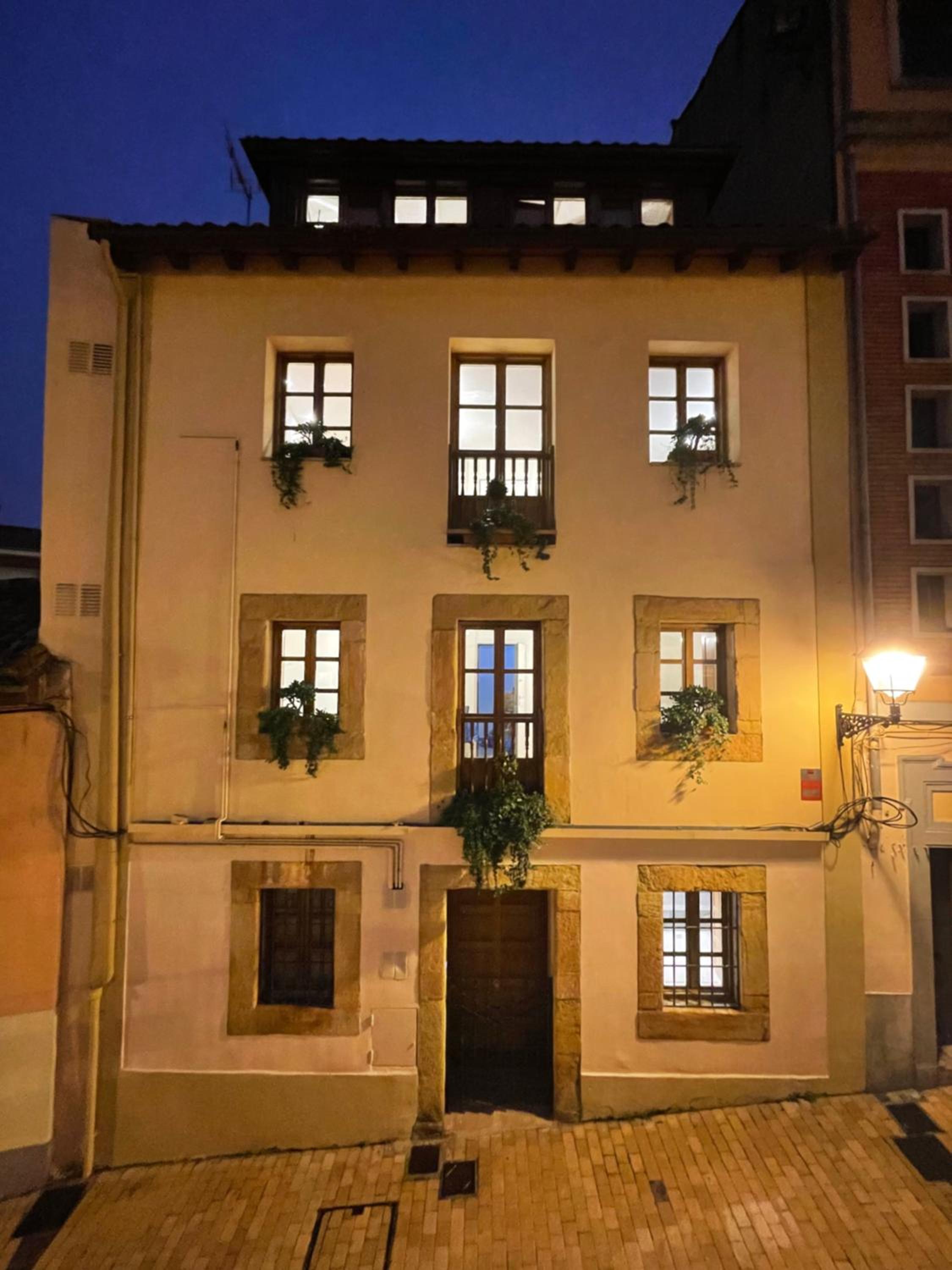 Cool apartment for 4 at the Medieval Quarter view 3