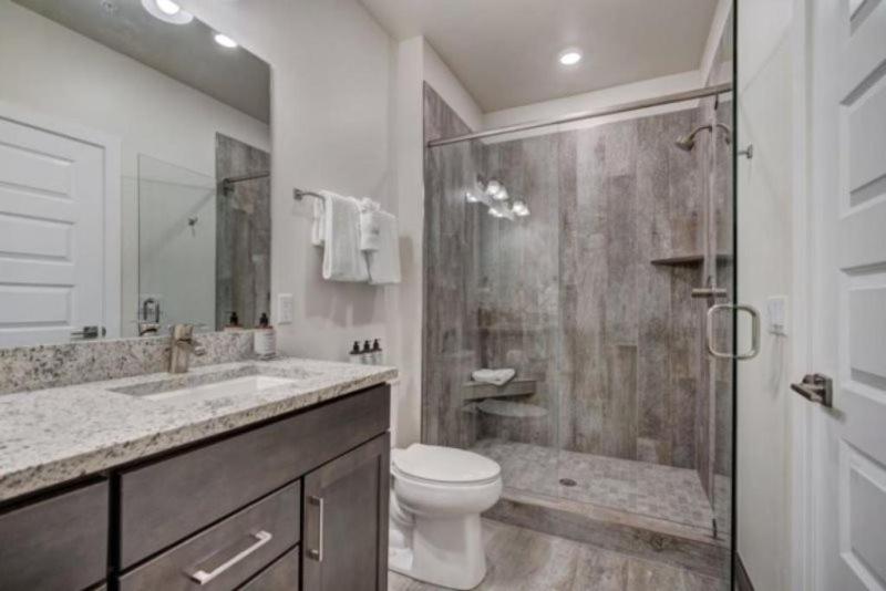 Clearwater Lofts Luxury 1 Bed Condo Near Lakeside Village view 4