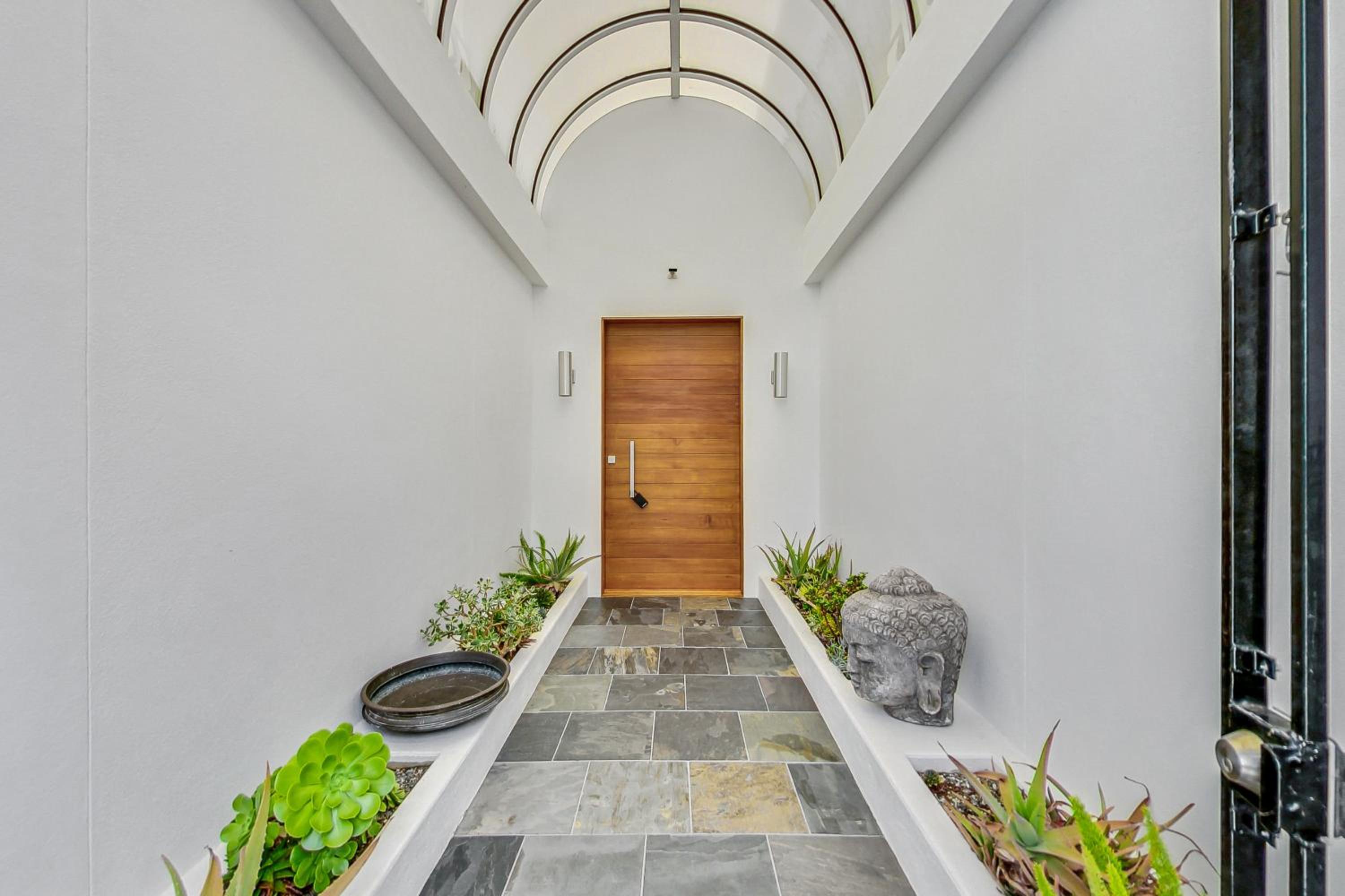 Luxury 3BR Home - Pano Views, Steam room & Deck view 4