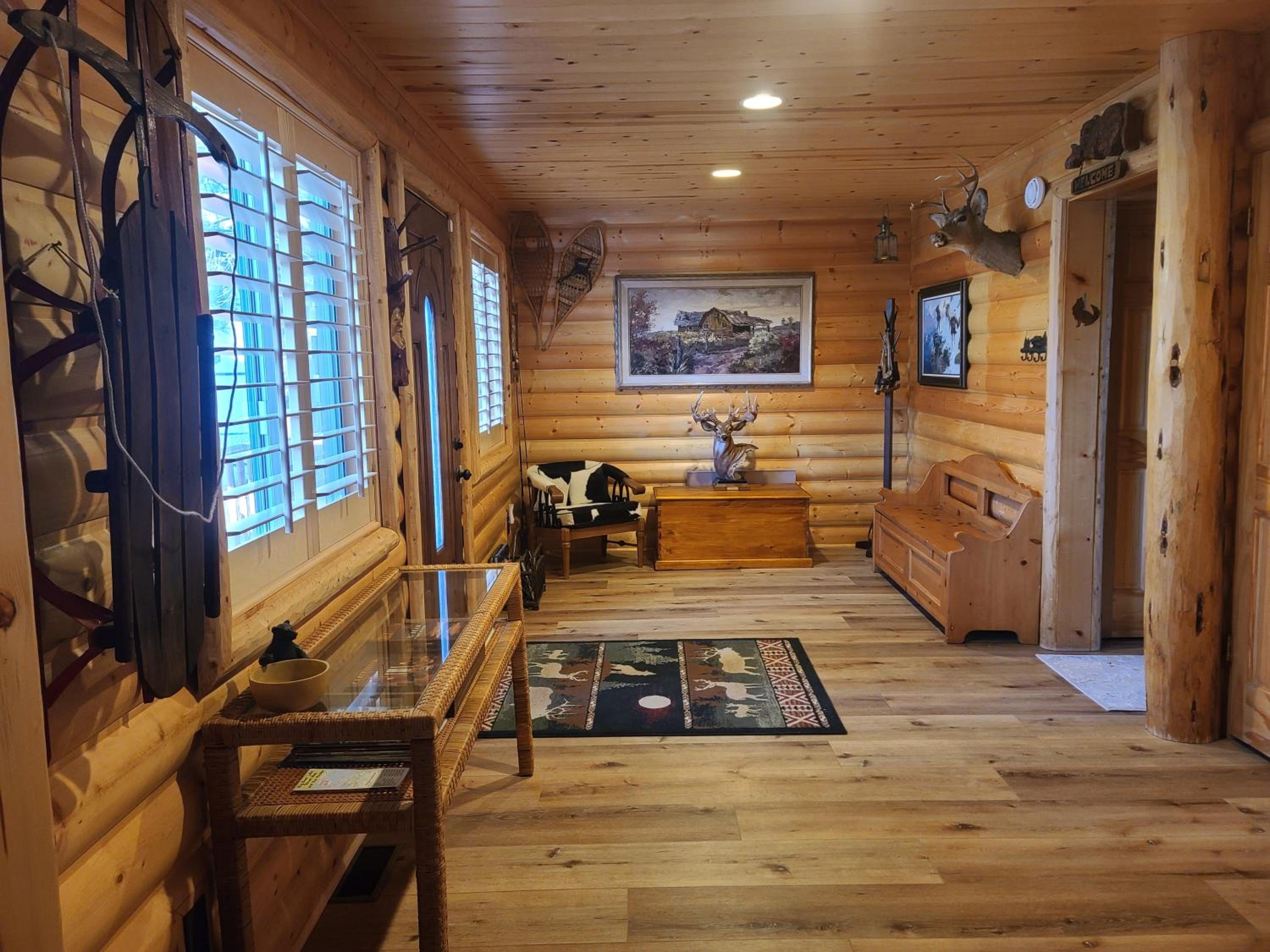 All Seasons Lodge - New 2 bedroom and loft House in Big Bear Lake Gameroom Spa Deck BBQ Firepit Wet Bar Fireplace Views view 4