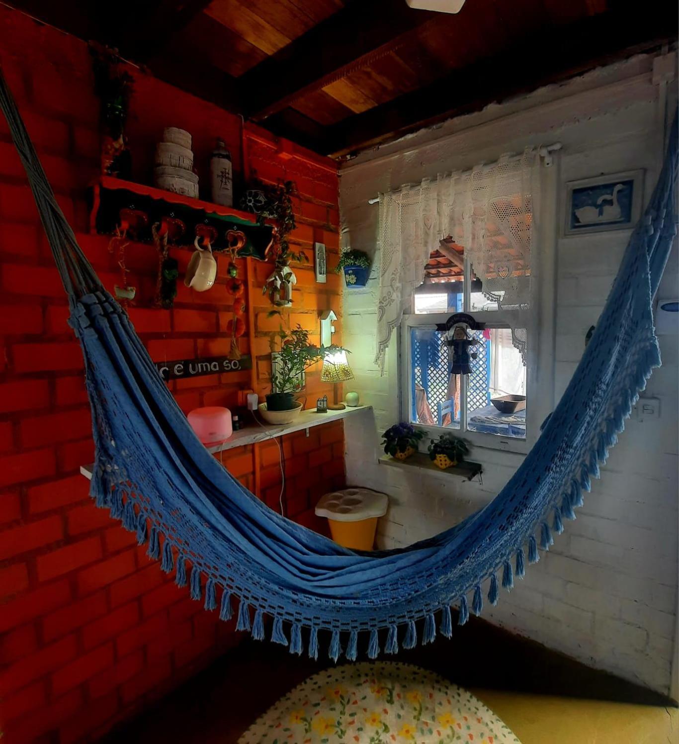 Casa beiramar, vista mar e pinheiros, pé na areia