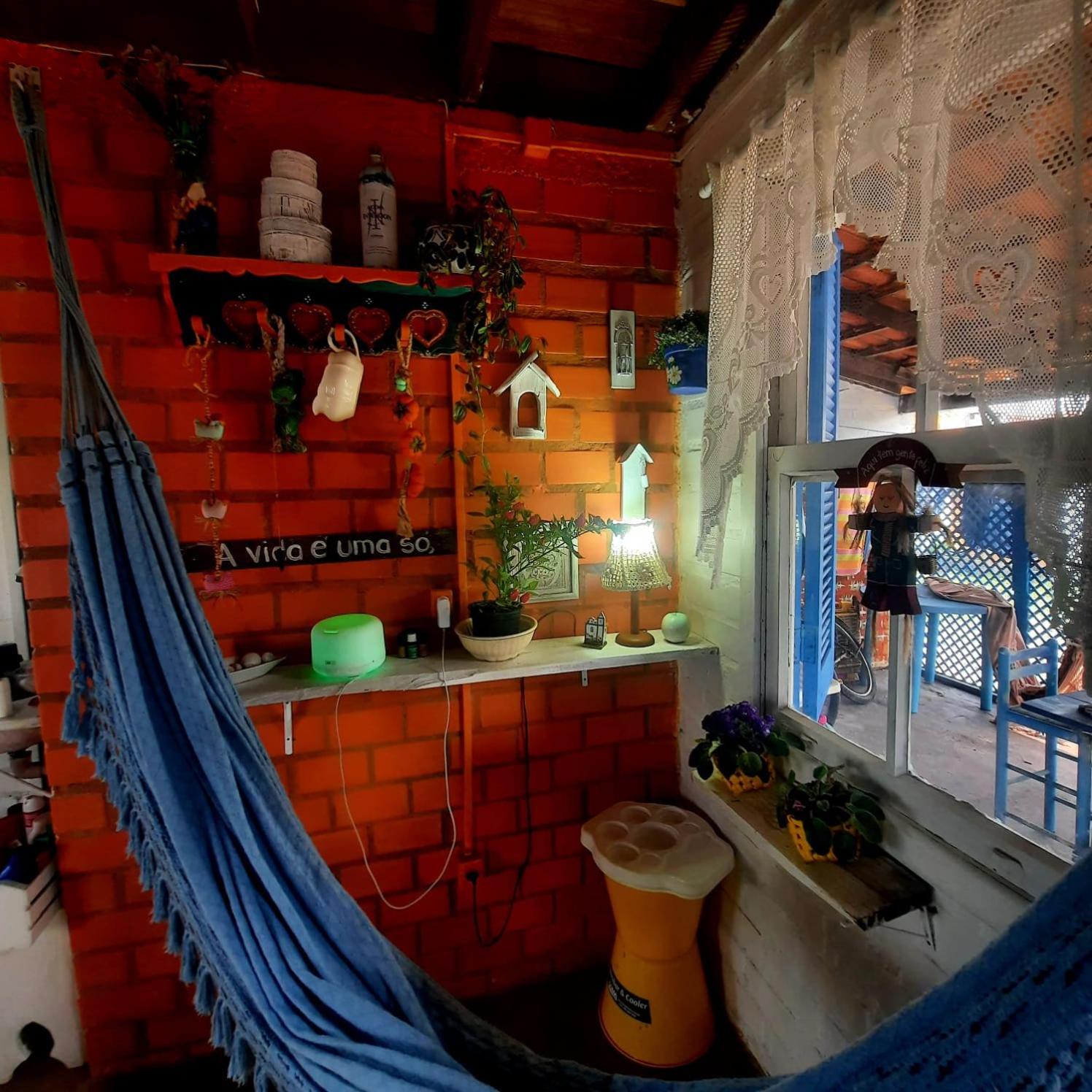Casa beiramar, vista mar e pinheiros, pé na areia