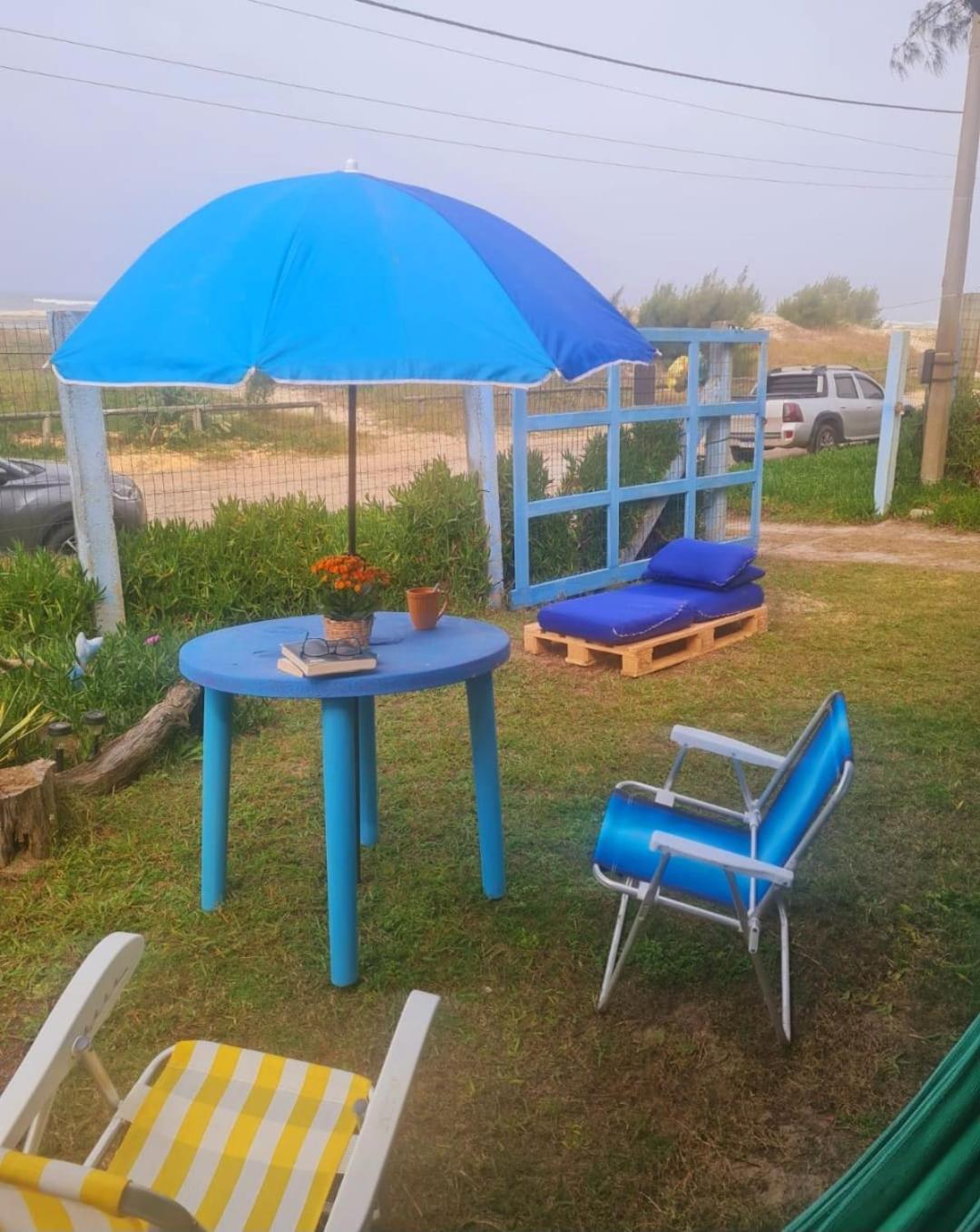 Casa beiramar, vista mar e pinheiros, pé na areia