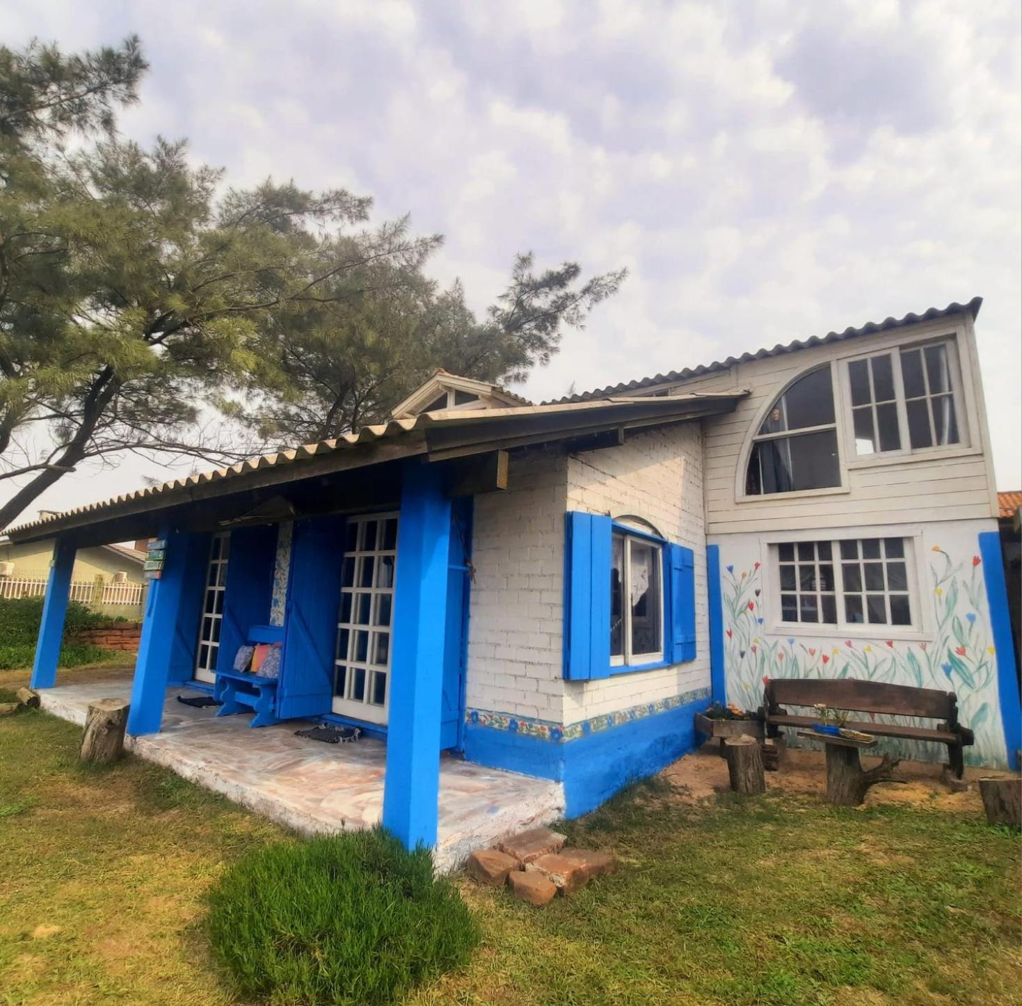 Casa beiramar, vista mar e pinheiros, pé na areia