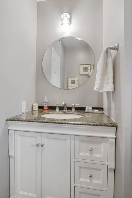 Pet&Baby Friendly 2BR w- in-unit Laundry WIFI