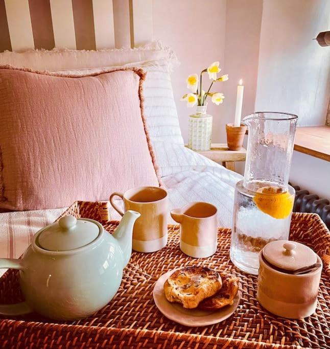Fordview Cottage is full of Cotwolds Charm view 2