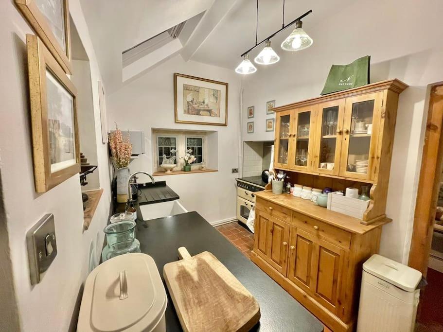 Fordview Cottage is full of Cotwolds Charm view 3