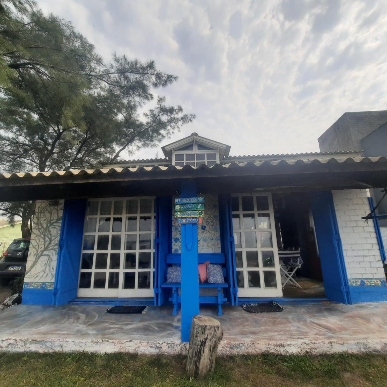 Casa beiramar, vista mar e pinheiros, pé na areia