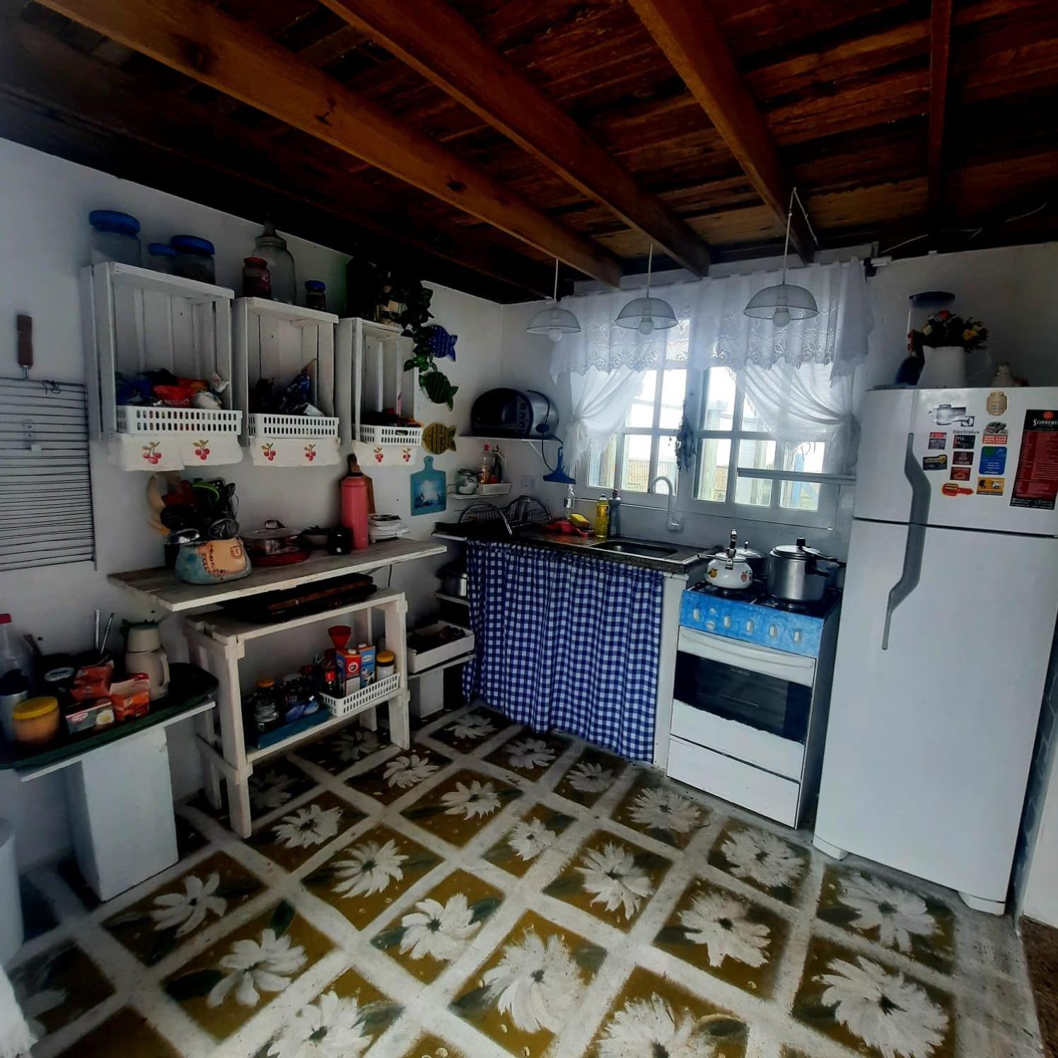 Casa beiramar, vista mar e pinheiros, pé na areia