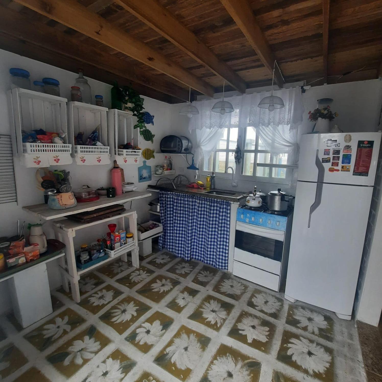 Casa beiramar, vista mar e pinheiros, pé na areia