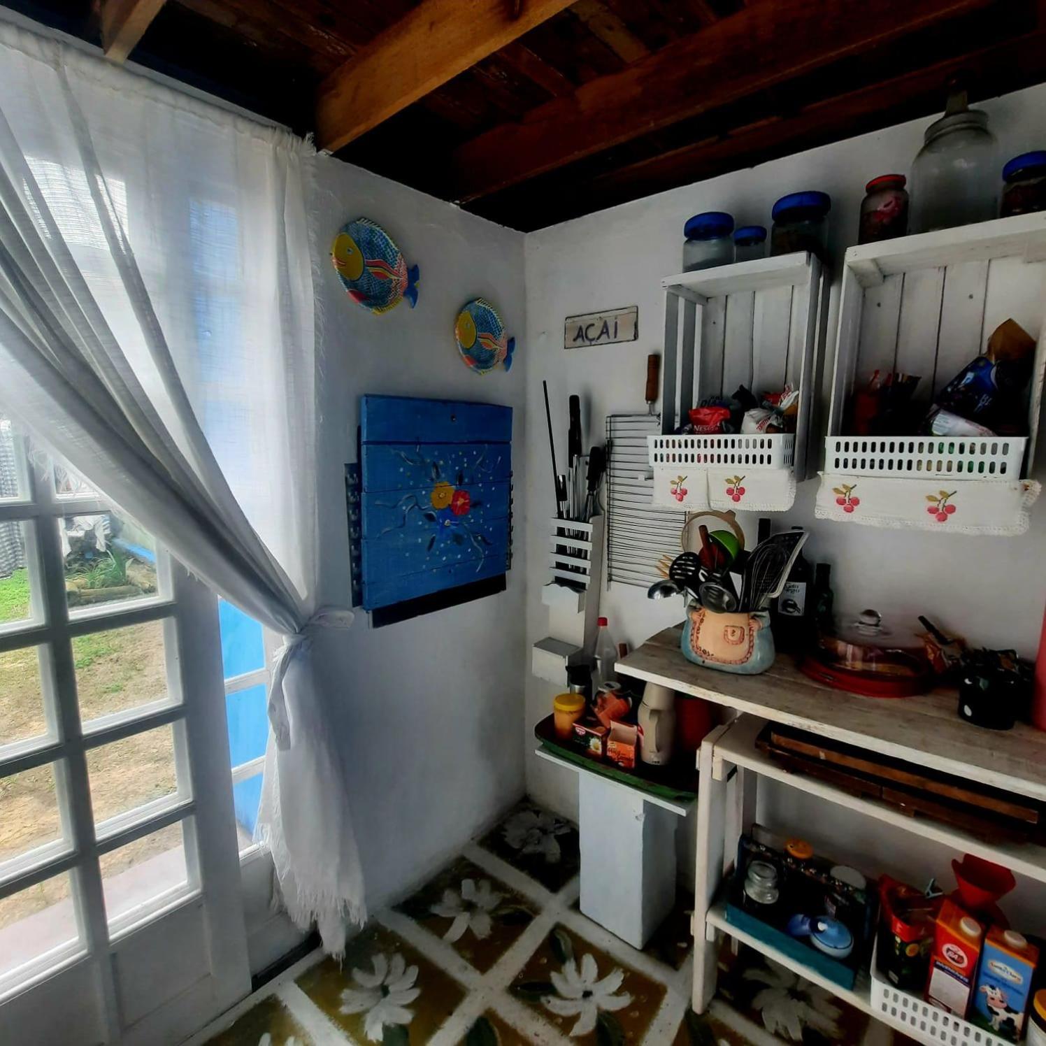 Casa beiramar, vista mar e pinheiros, pé na areia