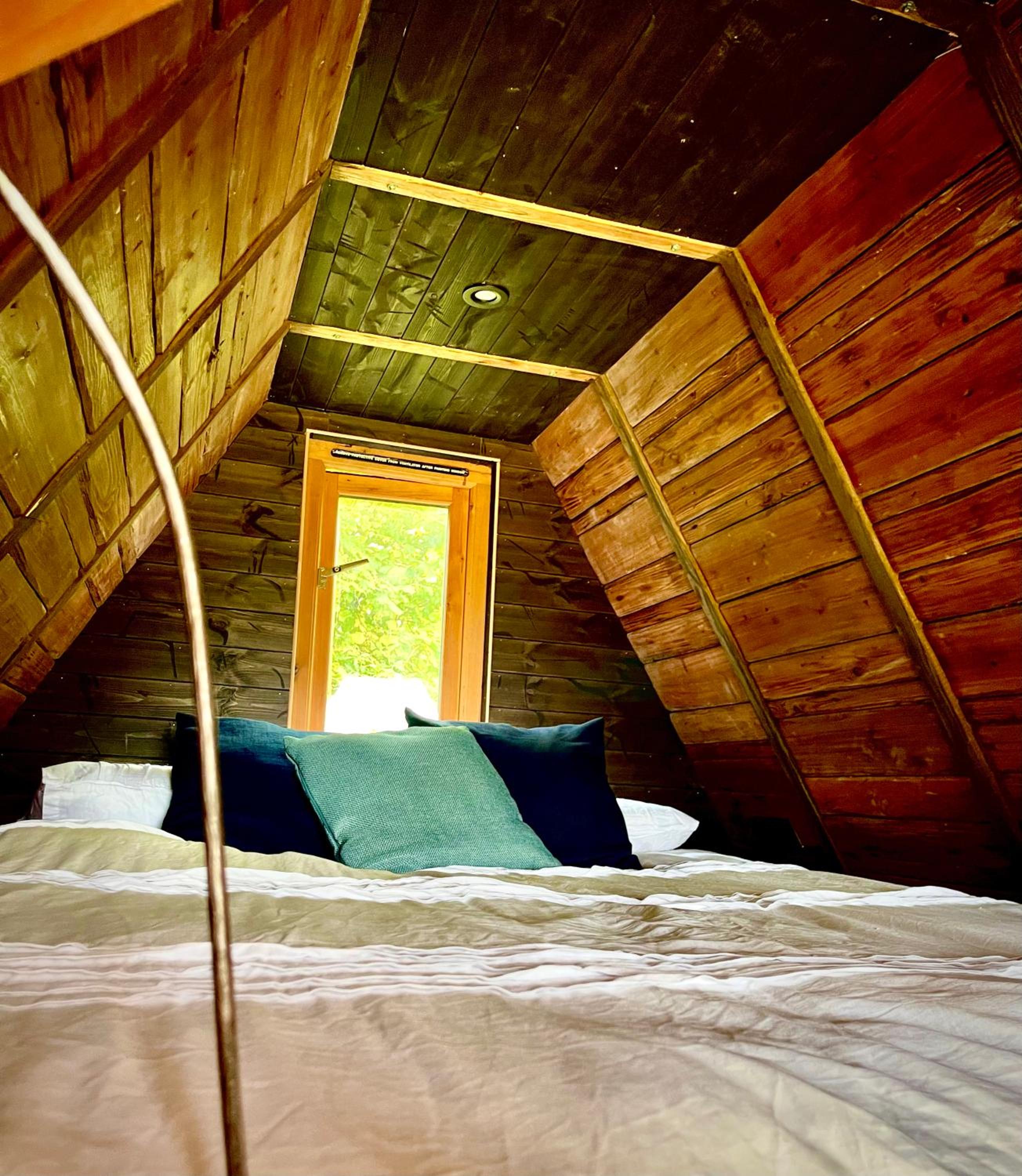 Sparrow Cabin Hot Tub view 4