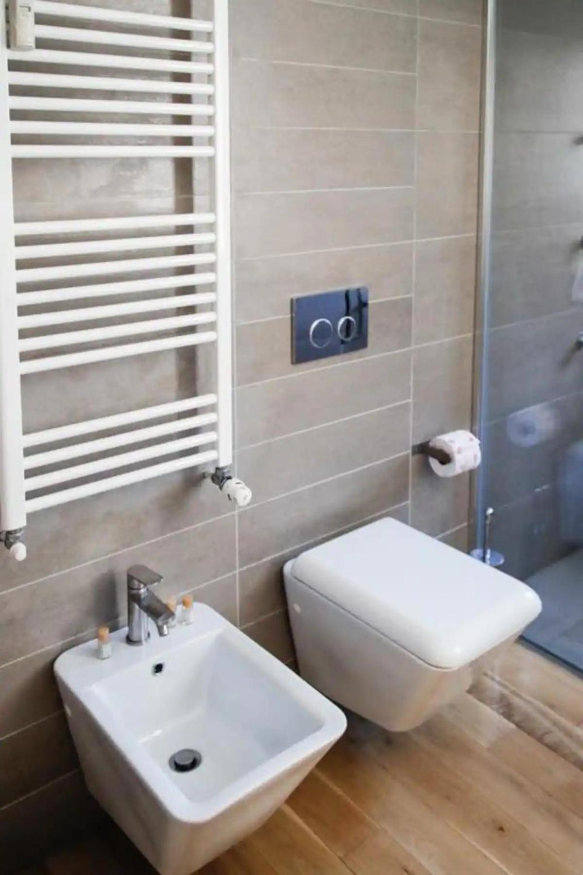 YR Apartments Central Station - 5 Min Walk to Metro & Trains