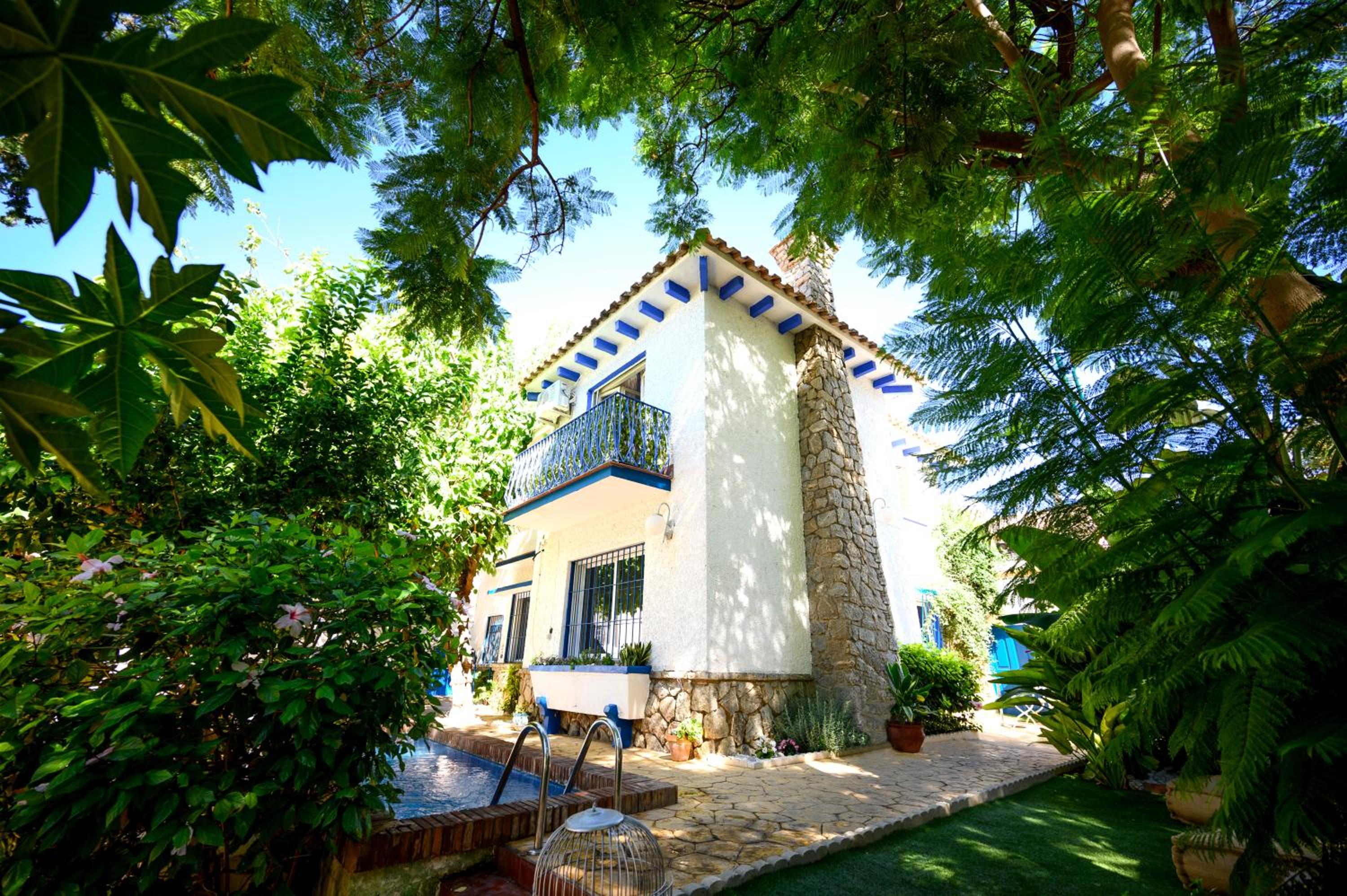 Blue Castle GuestHouse