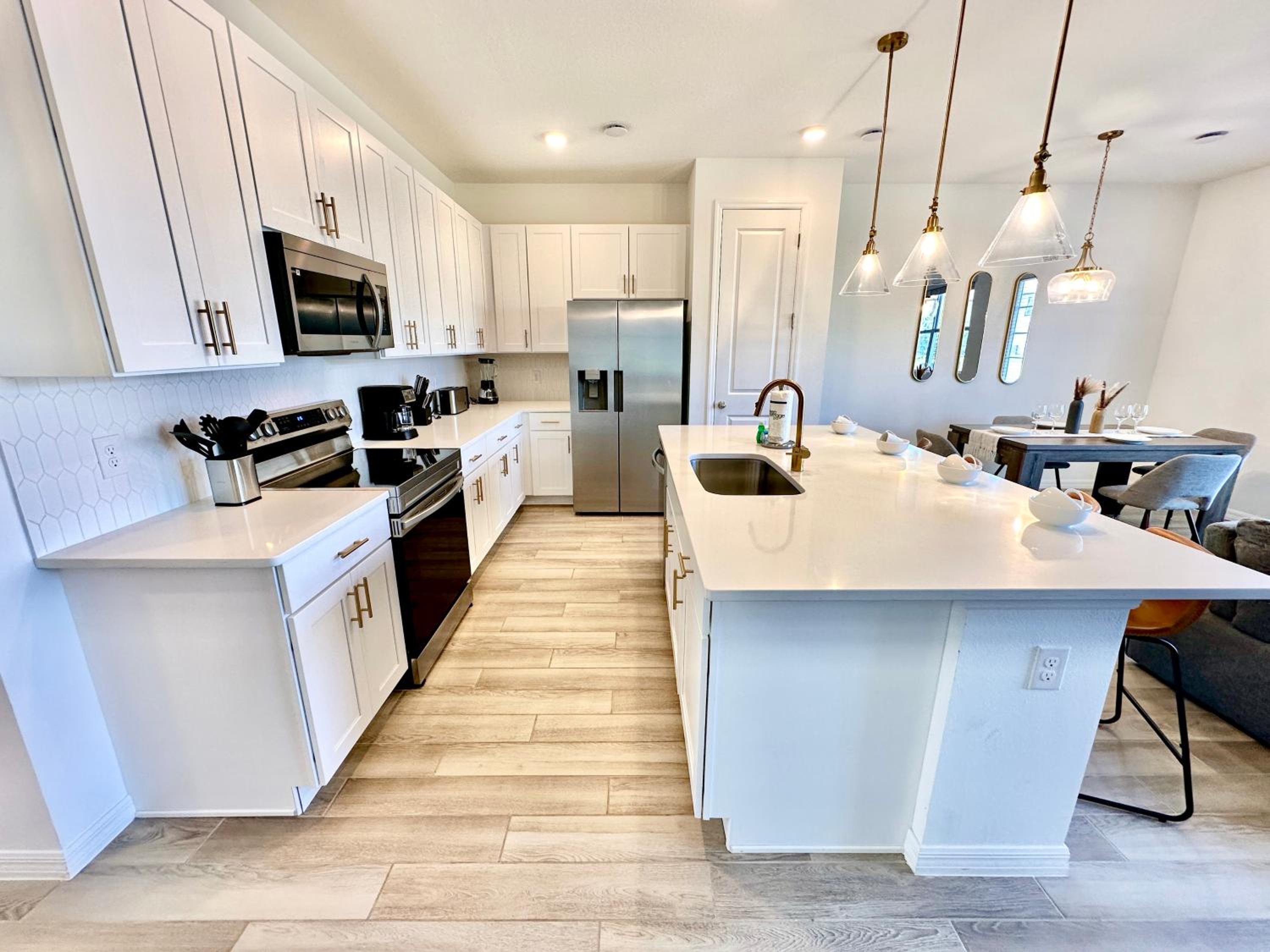 LUXURIOUS 3BED-2BATH RETREAT with CLUBHOUSE ACCESS view 4