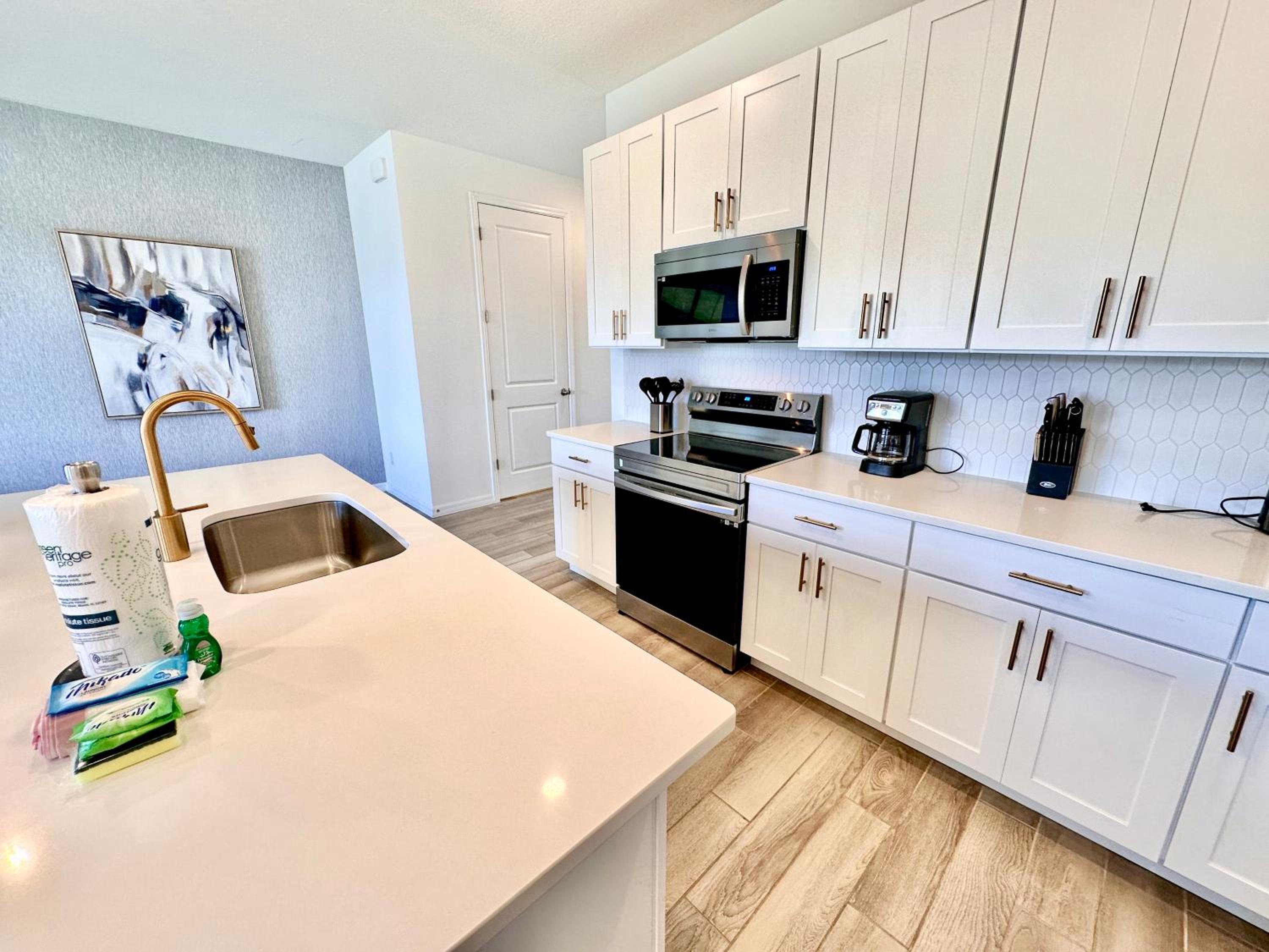 LUXURIOUS 3BED-2BATH RETREAT with CLUBHOUSE ACCESS view 5