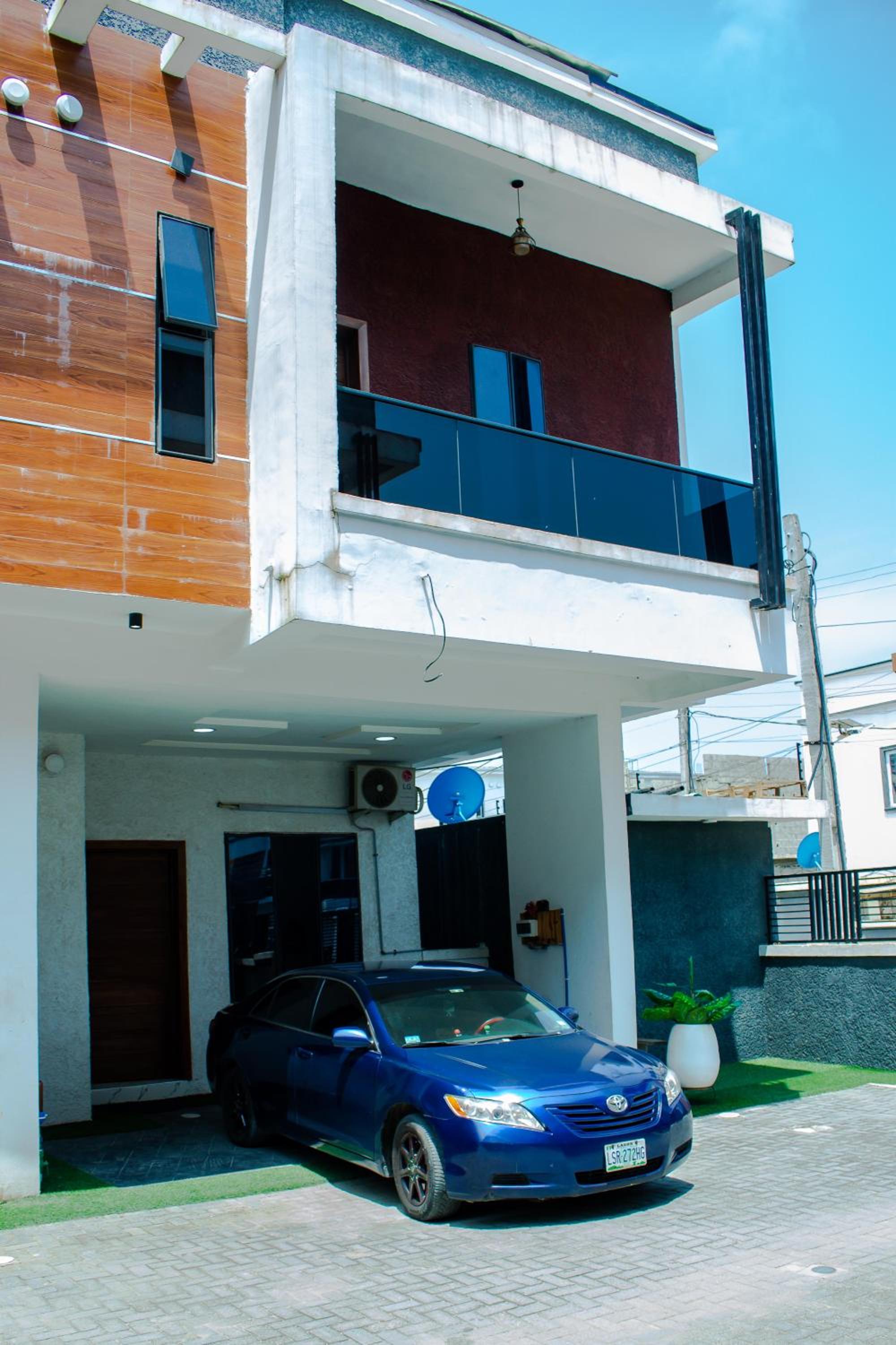 Furnished 4 bedroom duplex