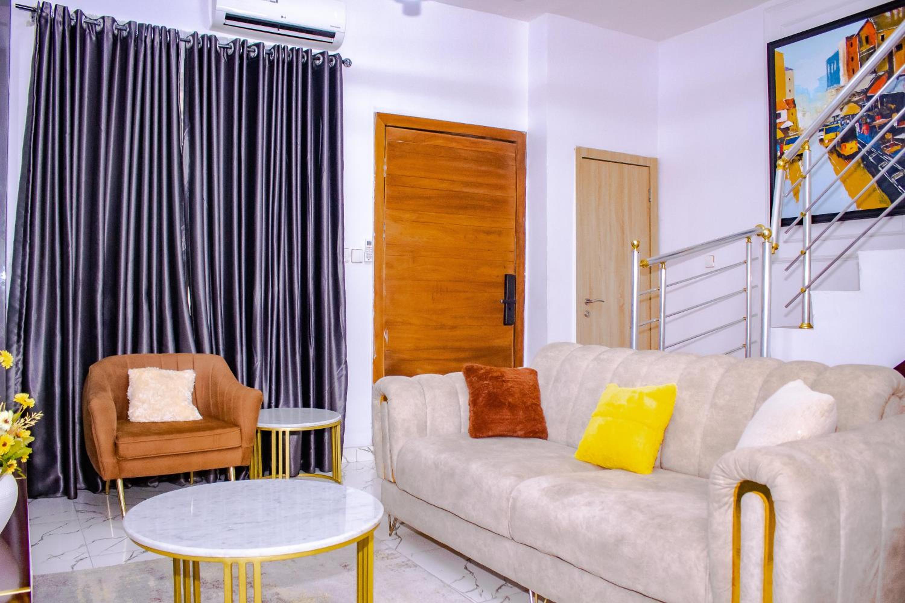 Furnished 4 bedroom duplex