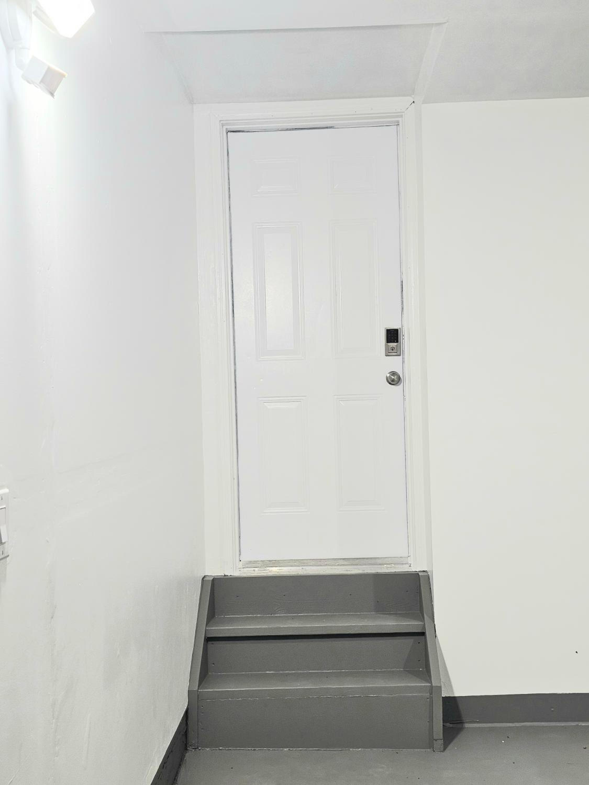 CEDAR Double Room with attached private Bathroom and Balcony in Toronto, ON, Canada