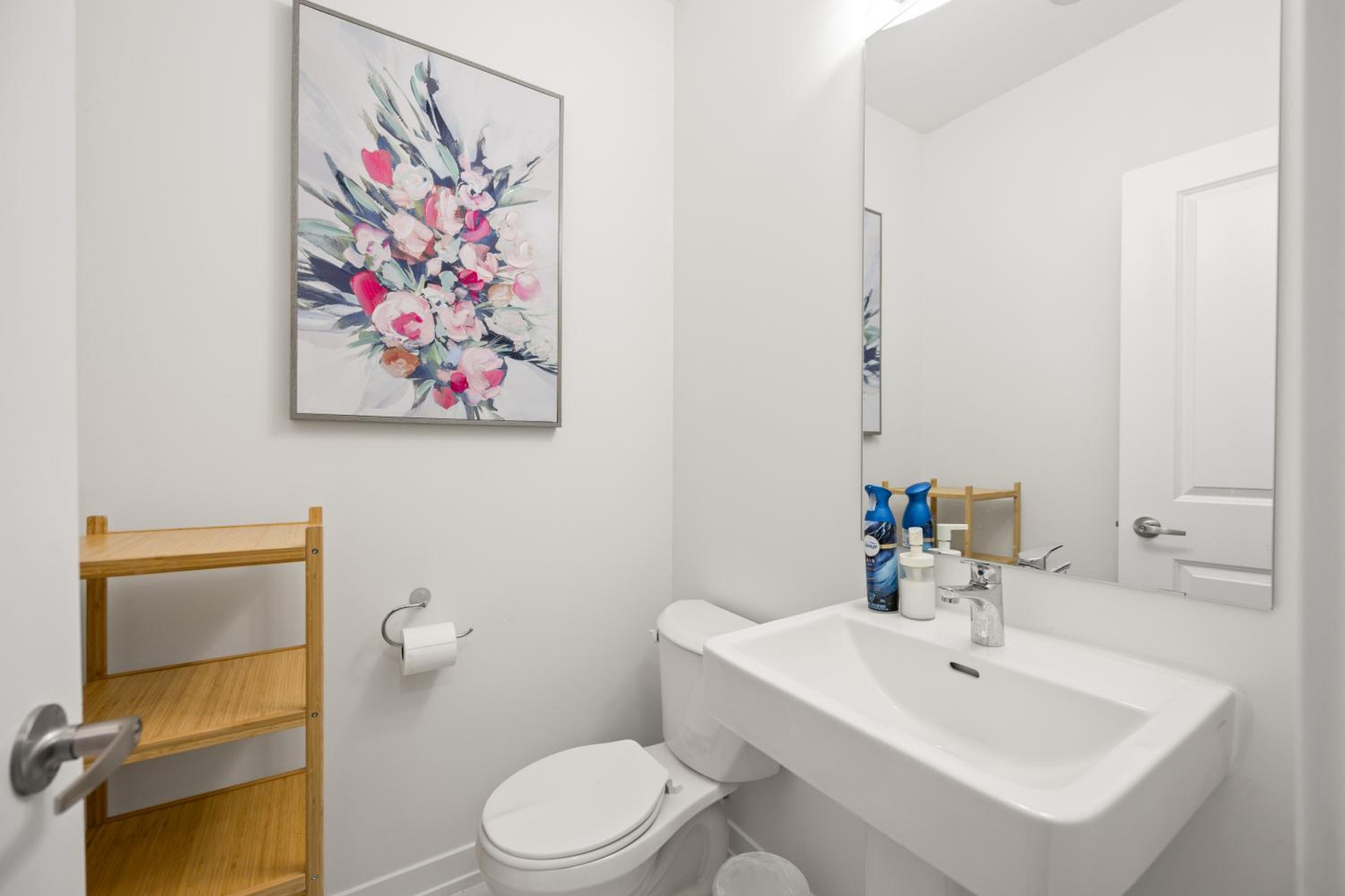 CEDAR Double Room with attached private Bathroom and Balcony in Toronto, ON, Canada