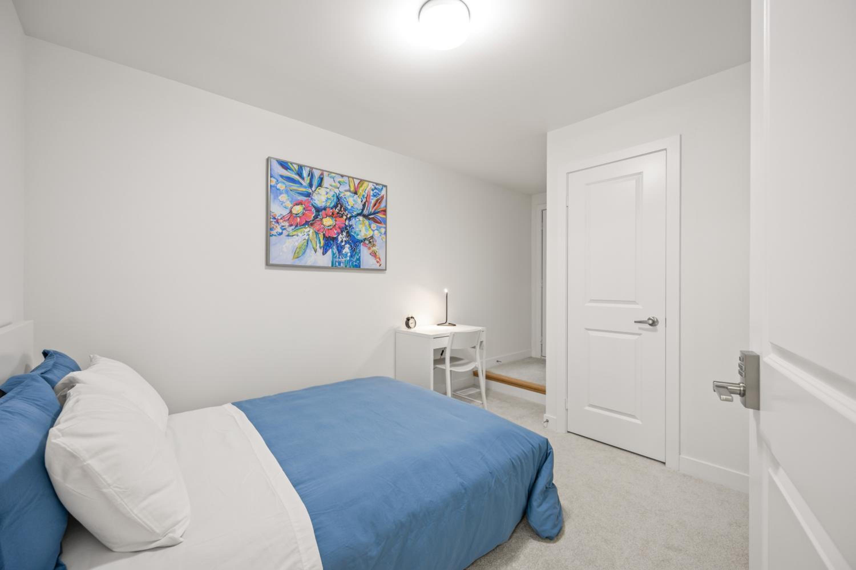 CEDAR Double Room with attached private Bathroom and Balcony in Toronto, ON, Canada