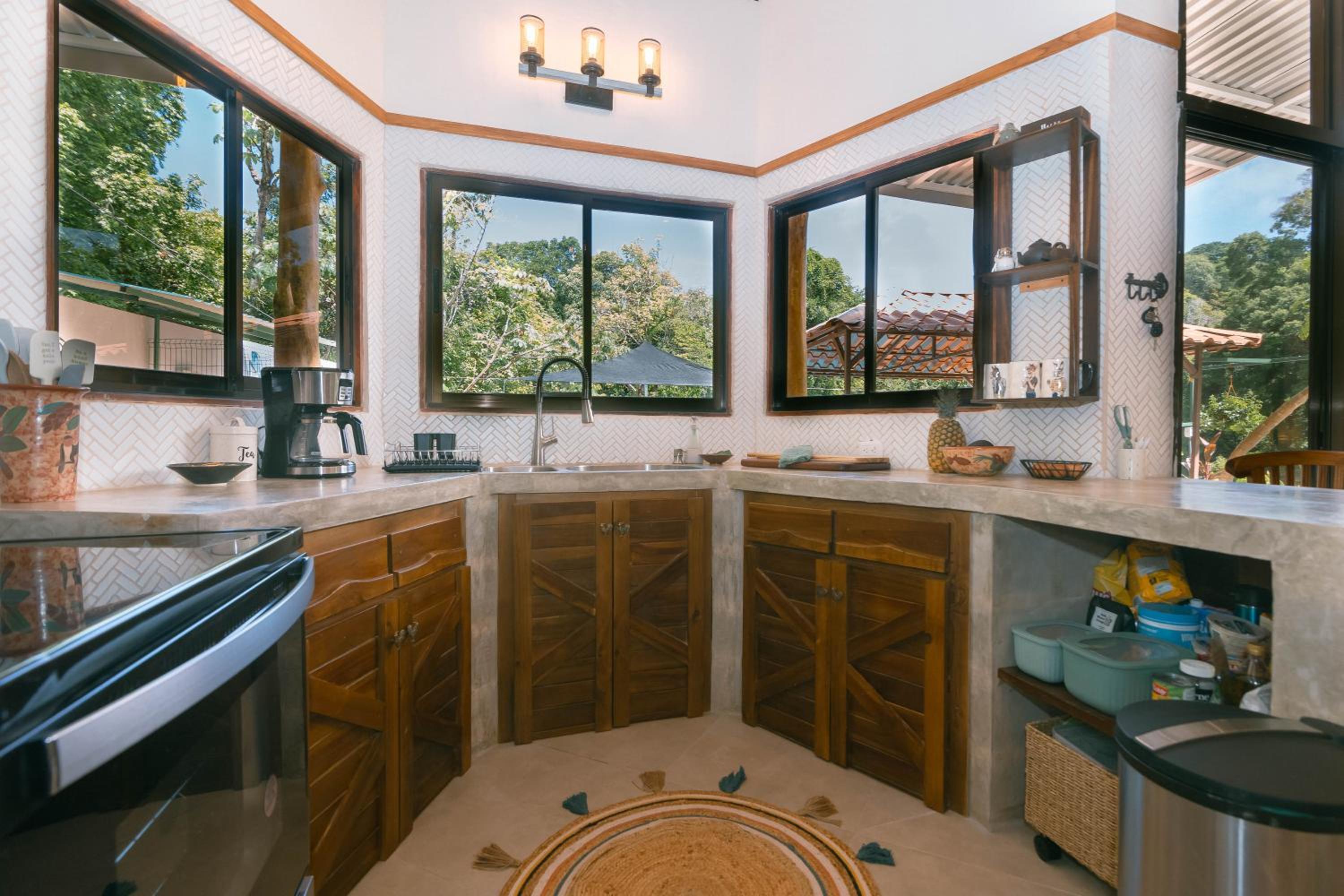 Jungle Glory Home Arriba