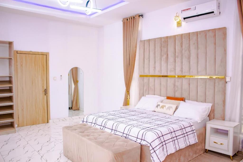 Furnished 4 bedroom duplex