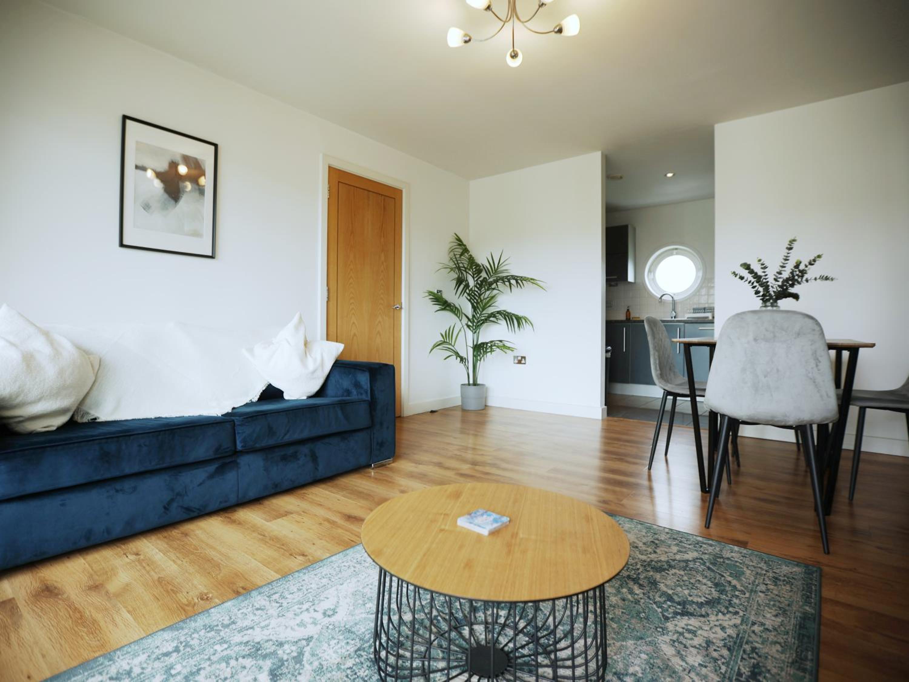 Lovely Cardiff Bay Apartment at Victoria Wharf - Stunning Views & Parking Included" view 4