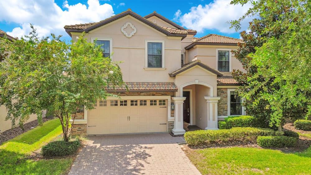 Luxurious Home at The Oasis Club