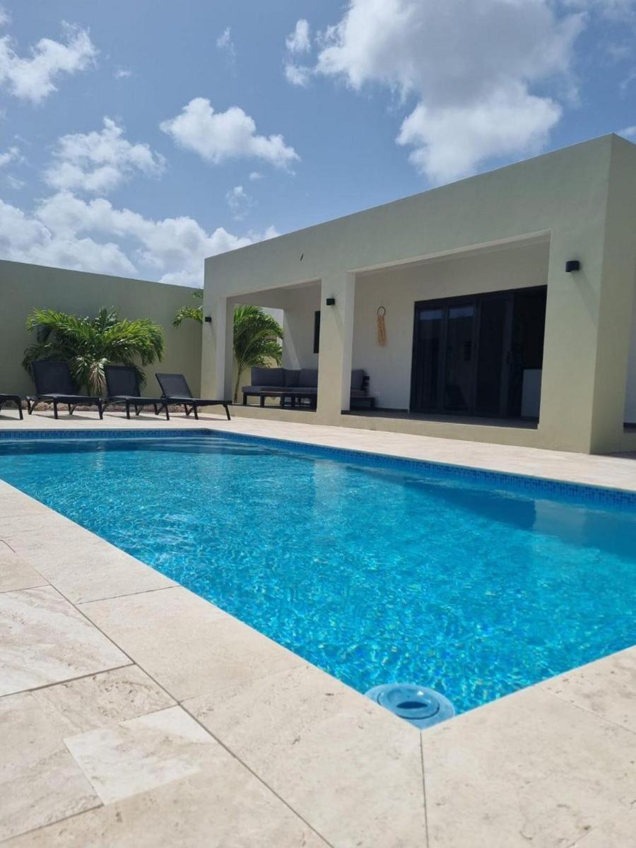 Villa Jasmijn with private pool, Mambo Beach