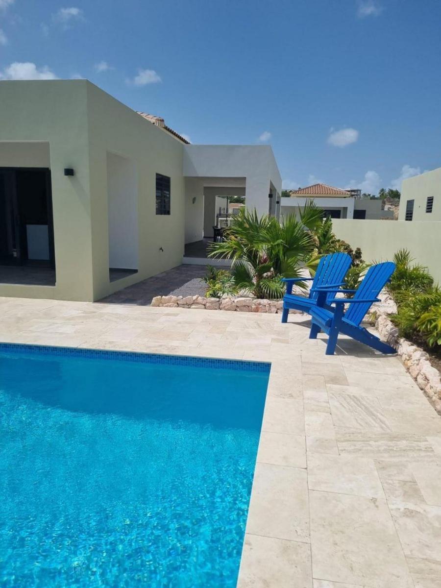 Villa Jasmijn with private pool, Mambo Beach
