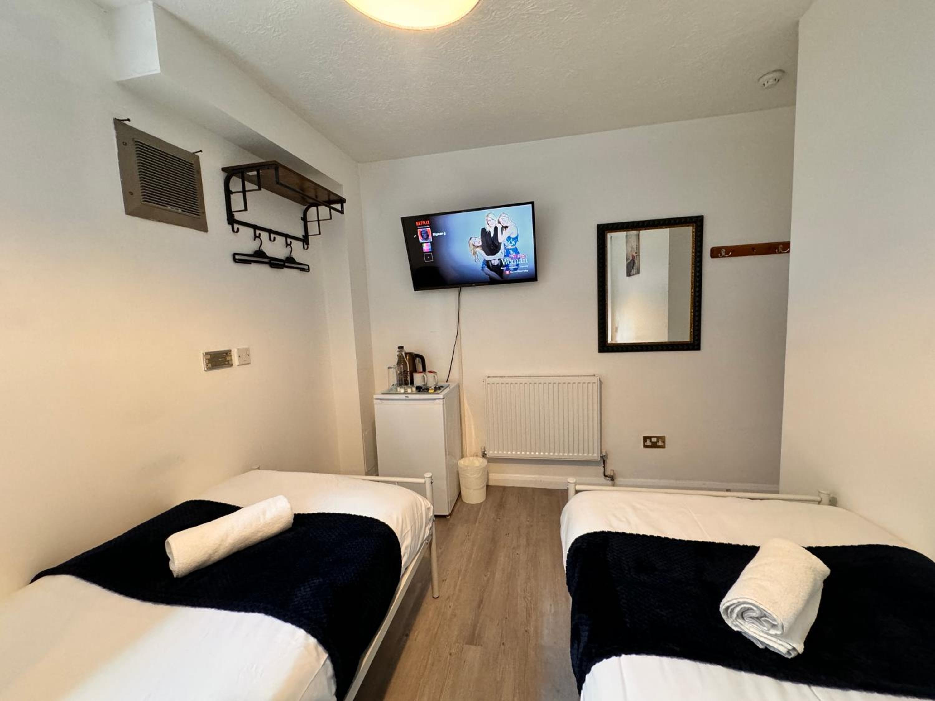 High Trees Guest House Gatwick view 5