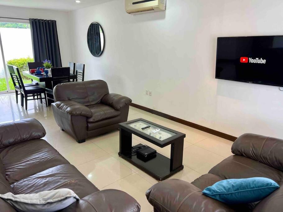 Casa ejecutiva en fraccionamiento privado