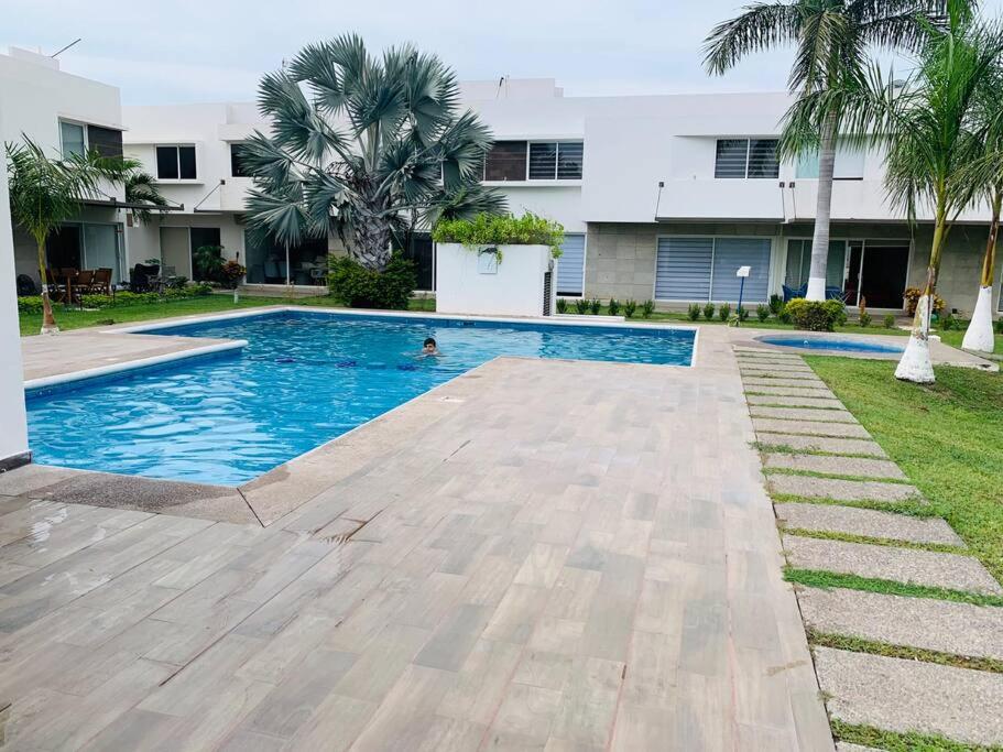 Casa ejecutiva en fraccionamiento privado