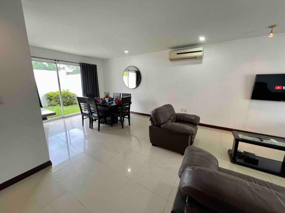 Casa ejecutiva en fraccionamiento privado