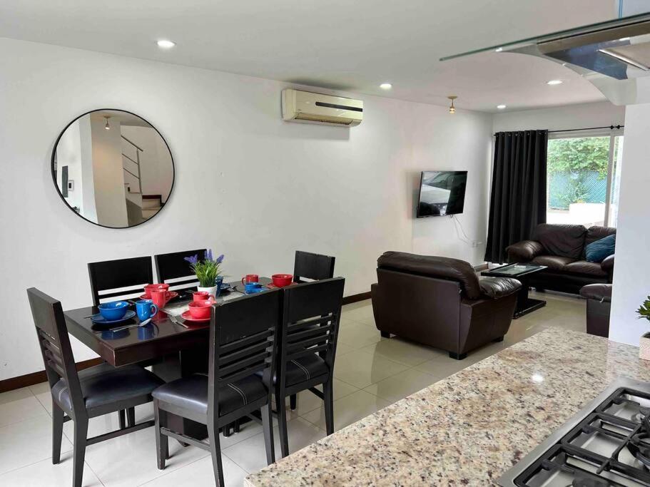 Casa ejecutiva en fraccionamiento privado