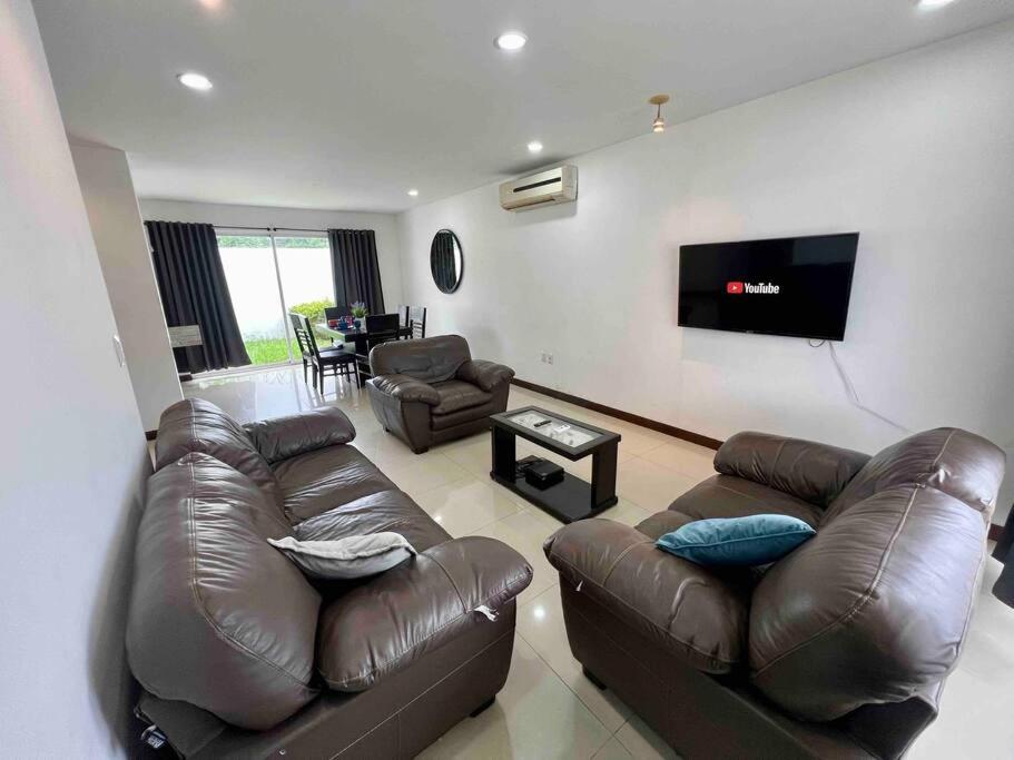 Casa ejecutiva en fraccionamiento privado