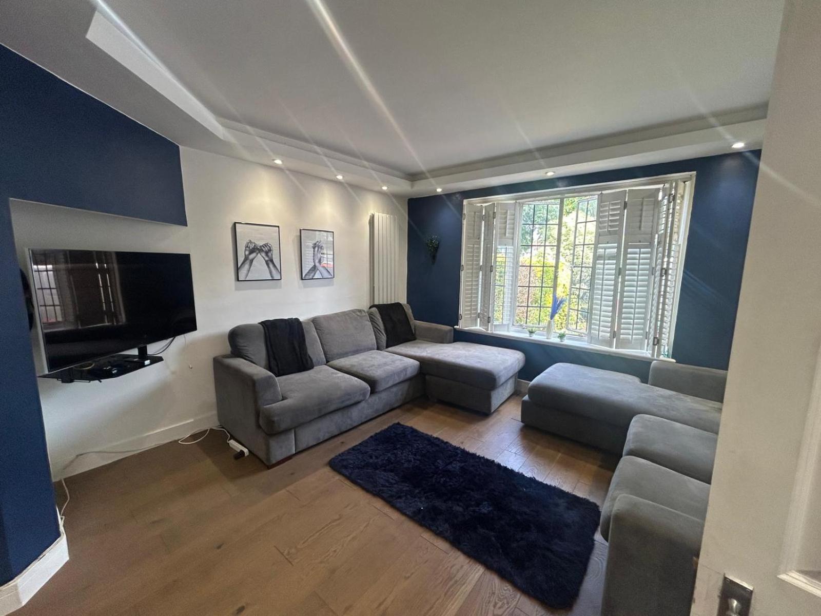 Wandworth, South London Deluxe King Room 2