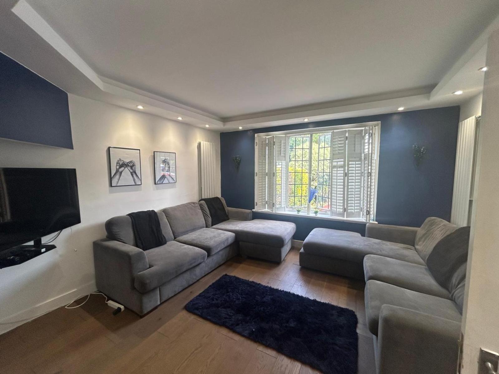 Wandworth, South London Deluxe King Room 2