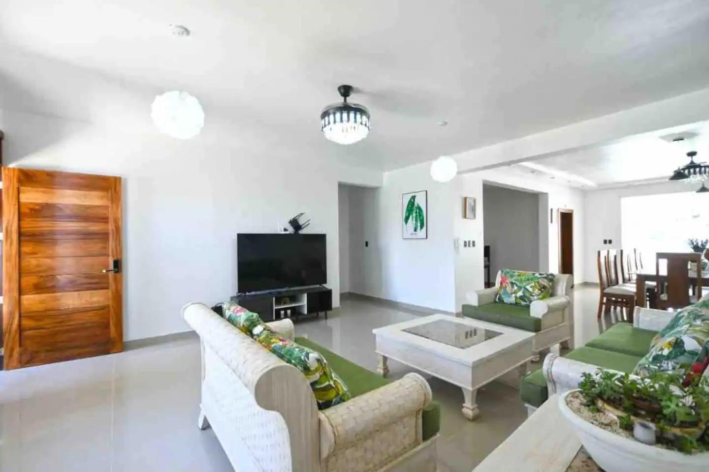 Modern Vacation Paradise Villa with Private Pool