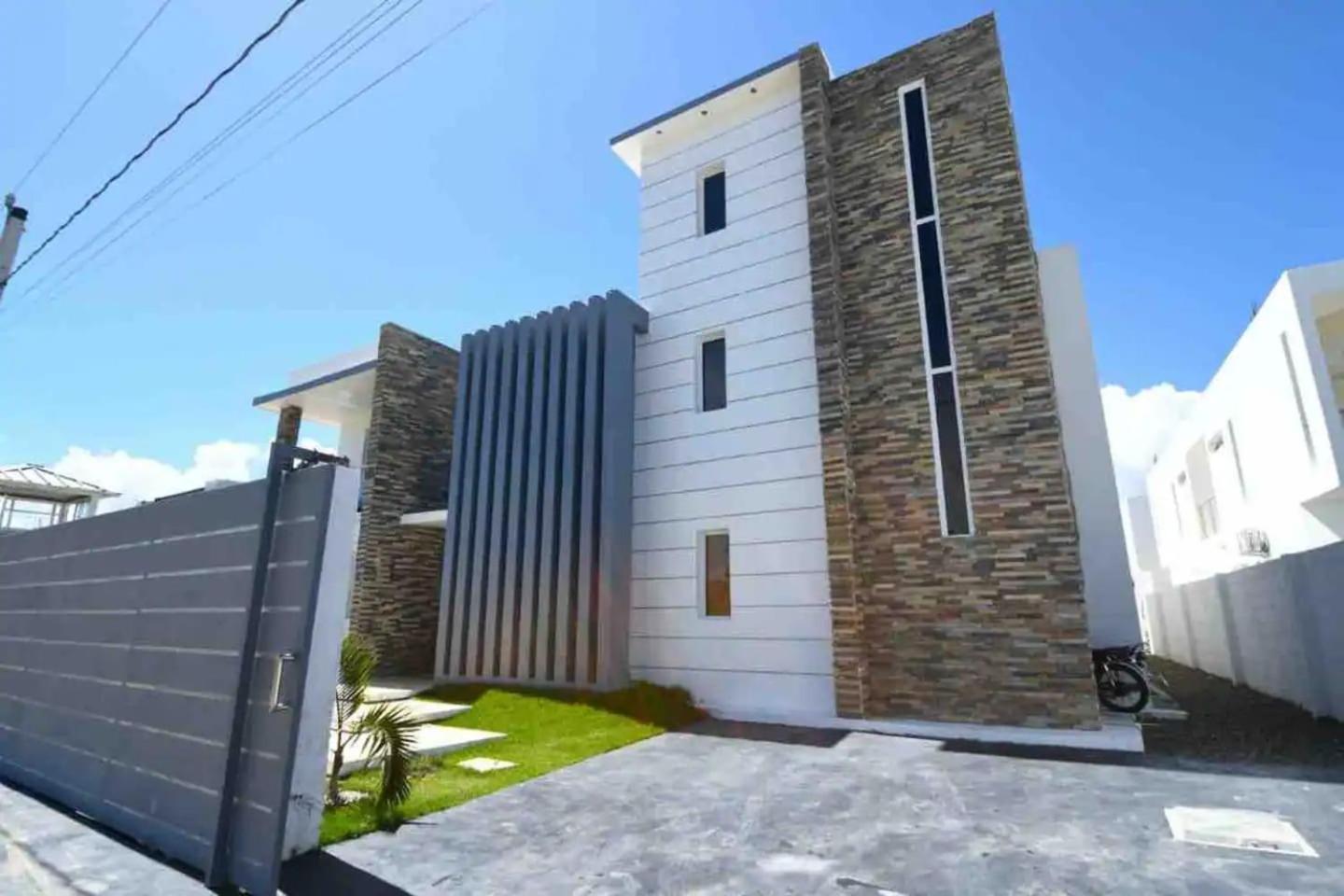 Modern Vacation Paradise Villa with Private Pool