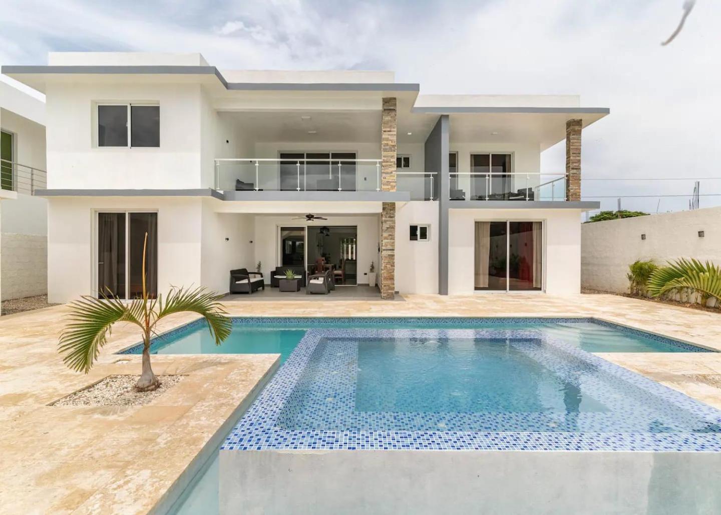 Modern Vacation Paradise Villa with Private Pool